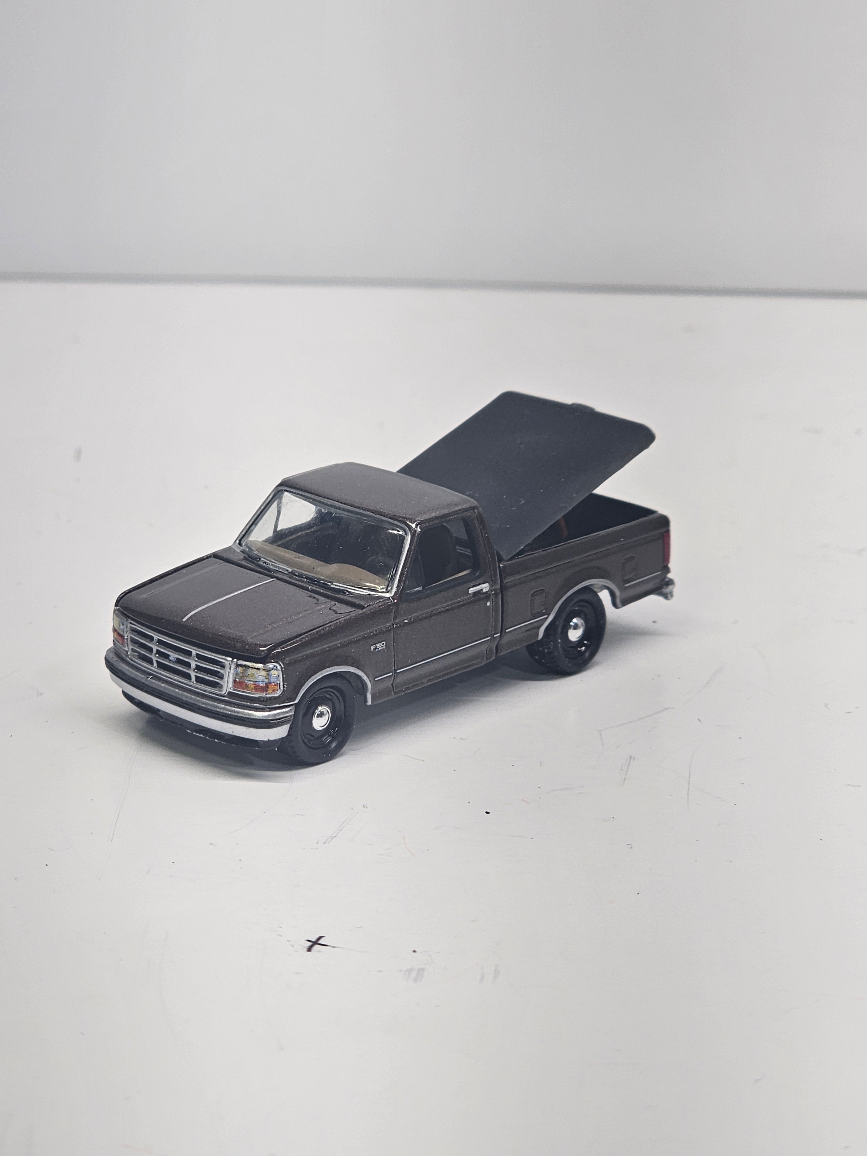 Johnny Lightning 93' Ford F150 Hinged Tonnue Cover