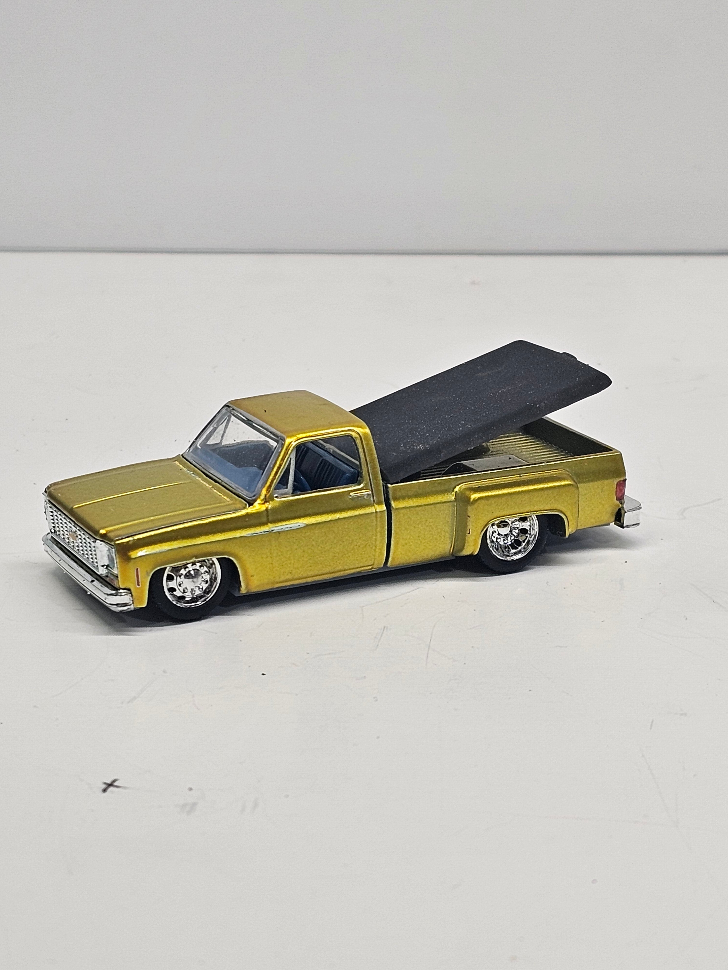 M2 Chevy Square body Dually Hinged Tonnue Cover